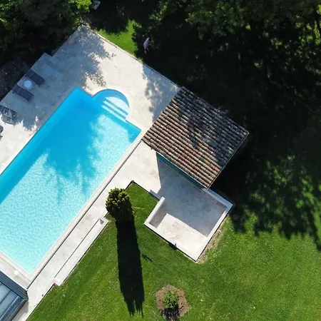 Lily - Au Clos De Guest house