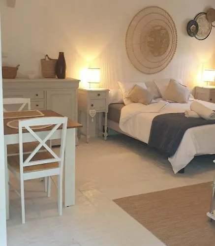 Lily - Au Clos De Pensión 3*